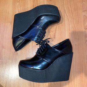 Black platforms